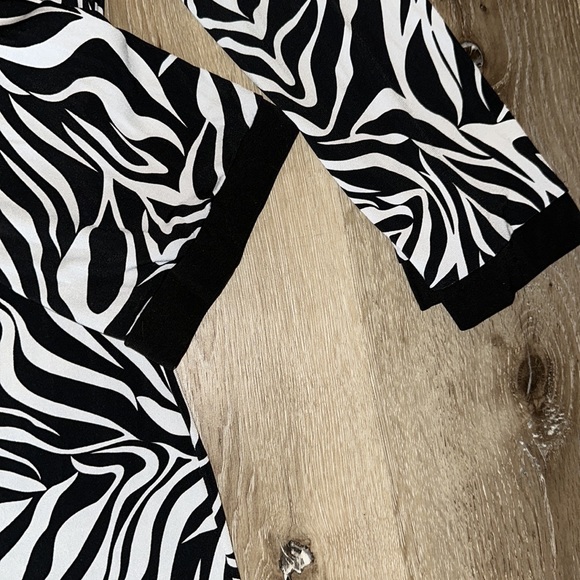 Women’s dress - Picture 3 of 4